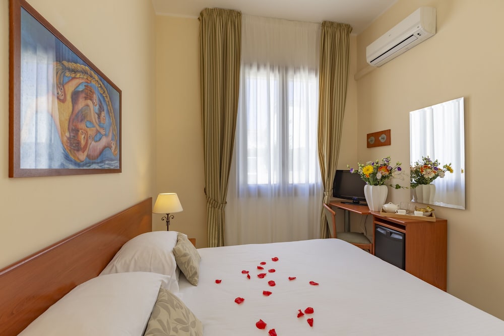 Standard Double Room - Photo 2