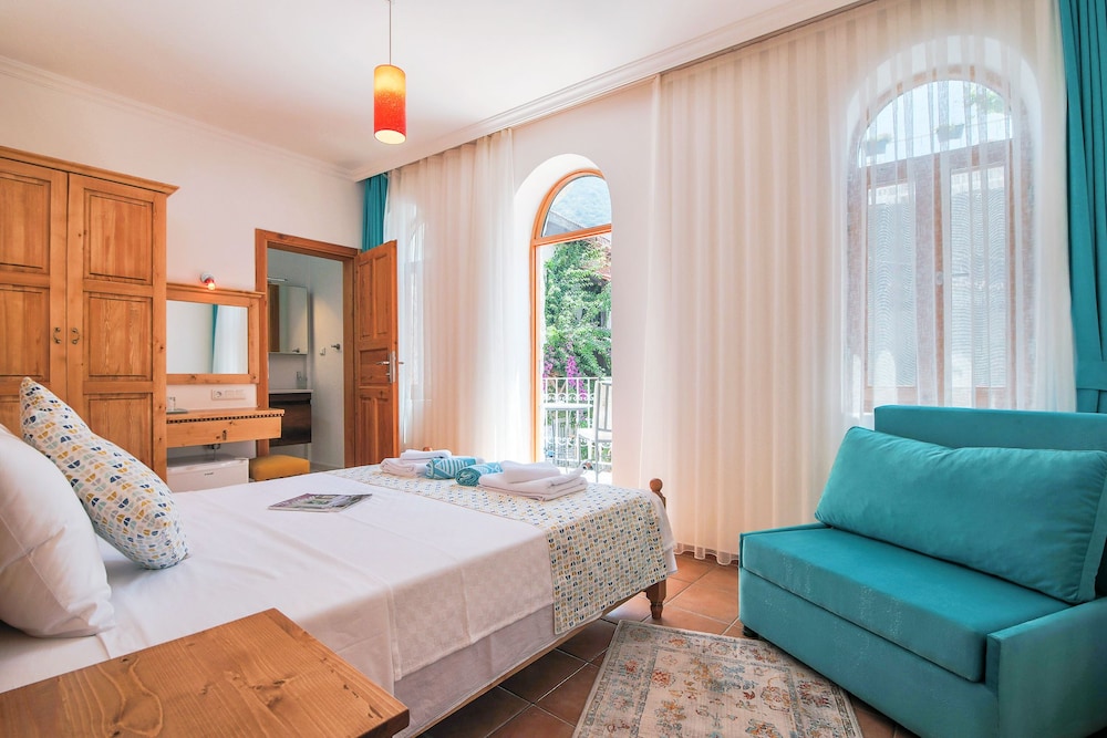Room, Balcony, Partial Sea View