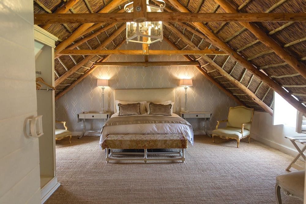 Exclusive Cottage, 1 King Bed, Garden View photo 3