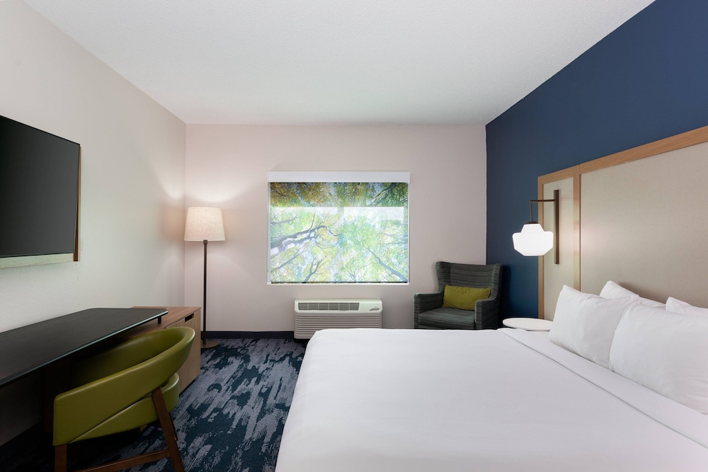 Room, 1 King Bed (Mobility/Hearing Accessible, Tub)