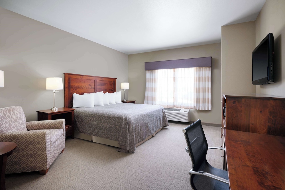 Standard Room, 1 King Bed, Accessible, Non Smoking photo 2