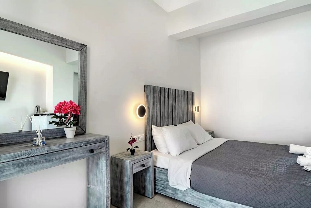 Comfort Double Room, Private Bathroom, Pool View photo 2