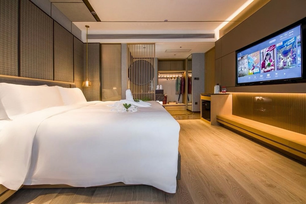 Executive Suite, City View
