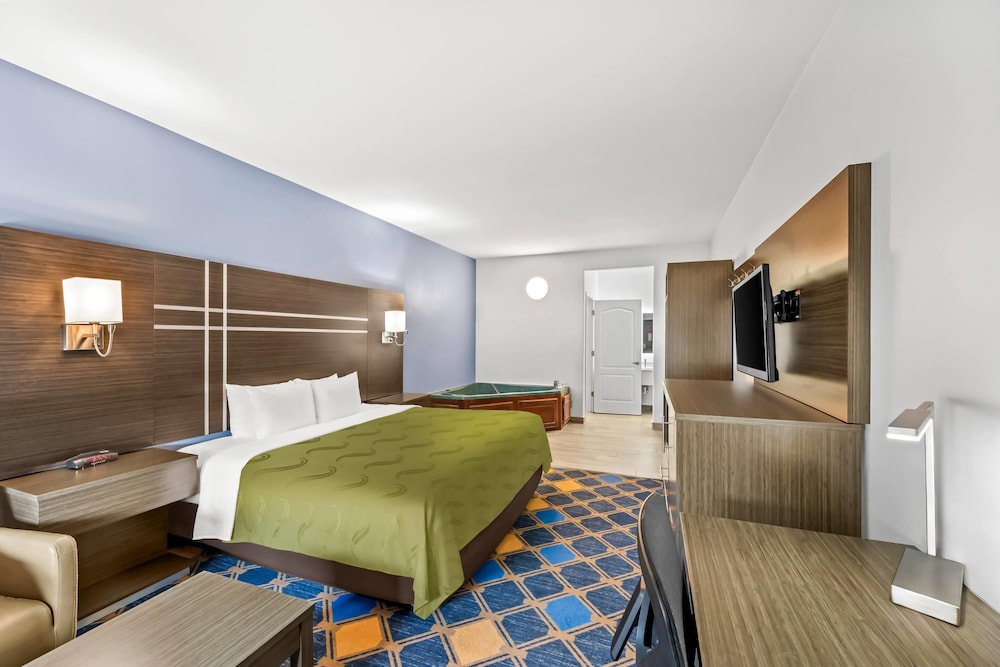 Standard Room, 1 King Bed, Non Smoking photo 1