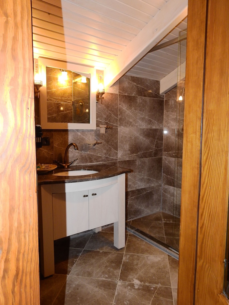 Comfort Double Room, 1 King Bed with Sofa bed, Ensuite, Sea View photo 2