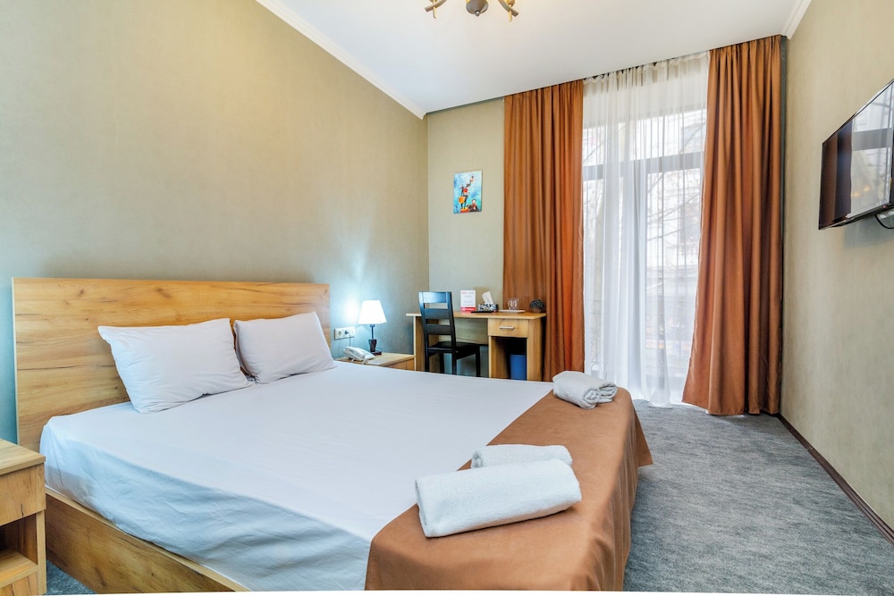 Standard Double Room, City View