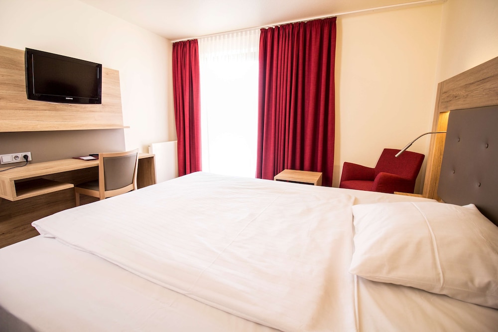 Standard Twin Room - Photo 7
