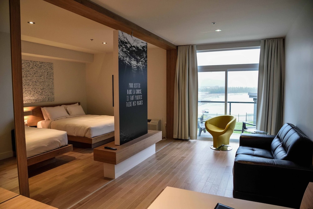Junior Suite, 2 Queen Beds, Lake View