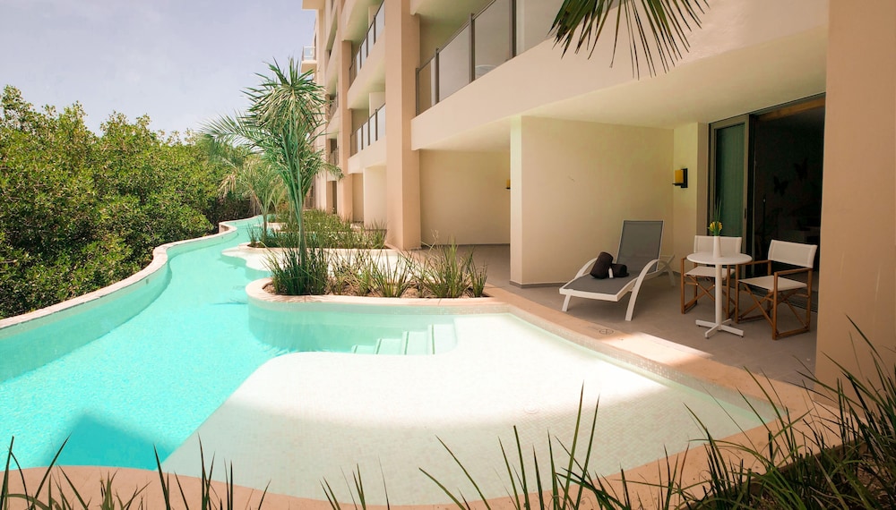 Junior Suite Swim-Out King