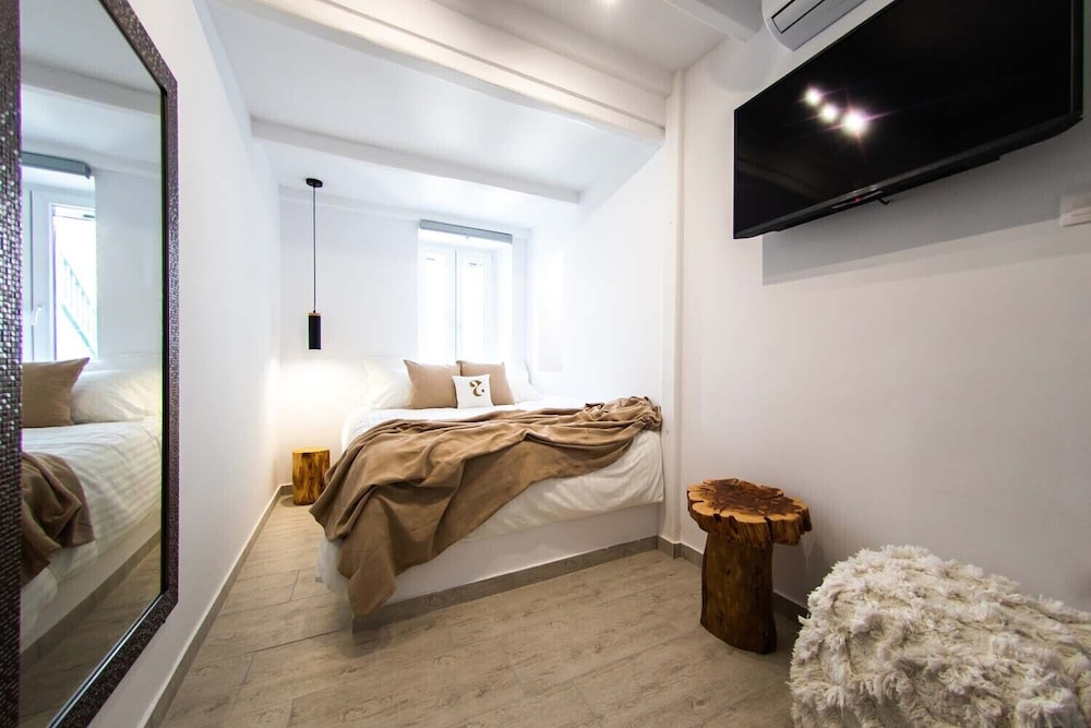 Deluxe Double Room (Afroditi)