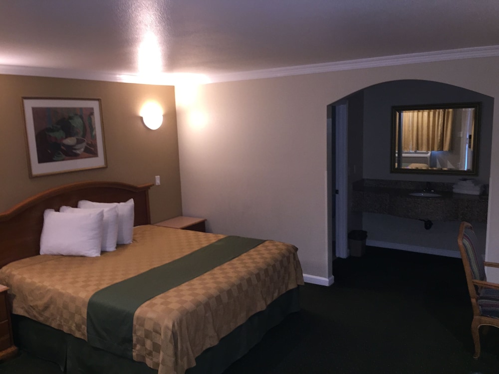 Studio Suite, 1 King Bed (Non-Smoking) - Photo 2