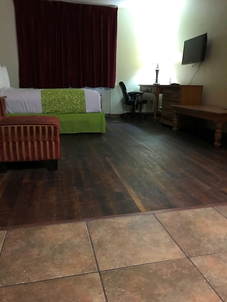 Deluxe Suite, 2 Queen Beds, Non Smoking, Balcony - Photo 1