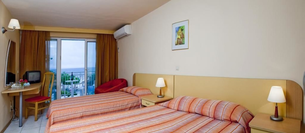 Double Room with Partial Sea View photo 2