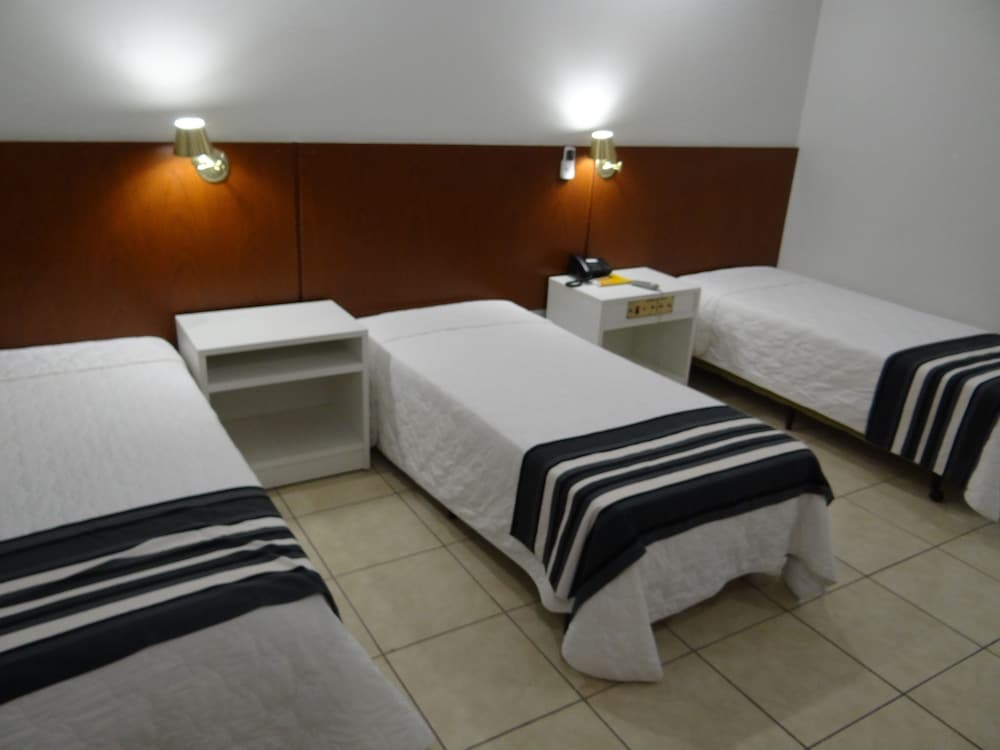 Standard Triple Room, 3 Twin Beds, Non Smoking photo 2