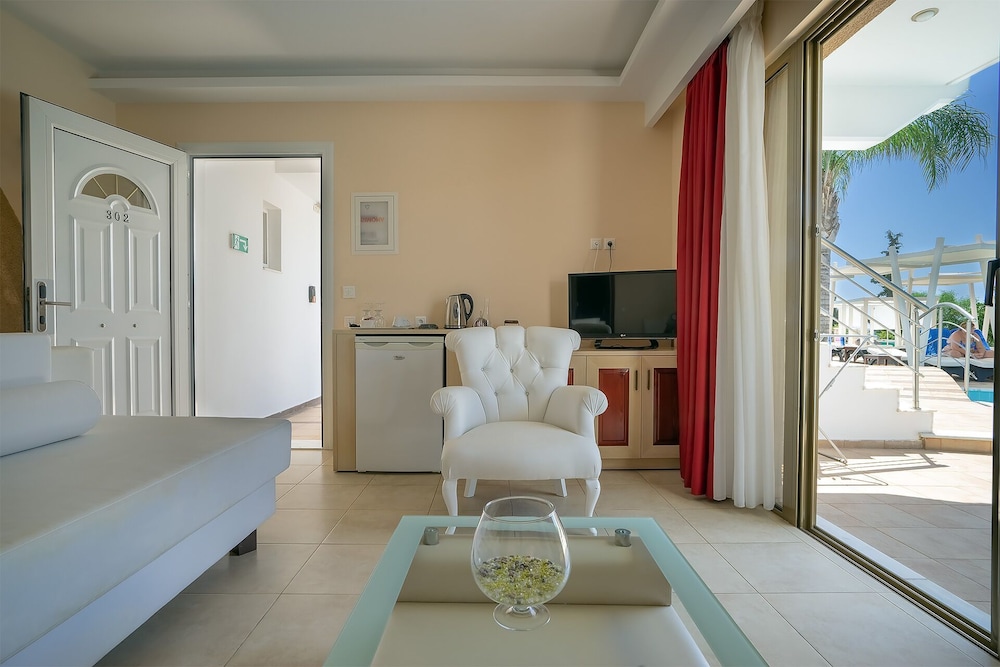 Grand Suite, Pool Access, Ground Floor (Adults Only) - Photo 2