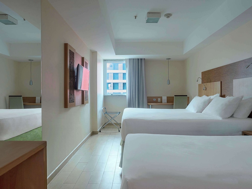 Standard Room, Multiple Beds - Photo 7