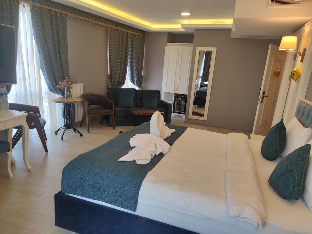 Romantic Double Or Twin Room photo 2