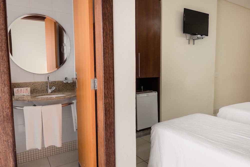 Deluxe Triple Room - Photo 9