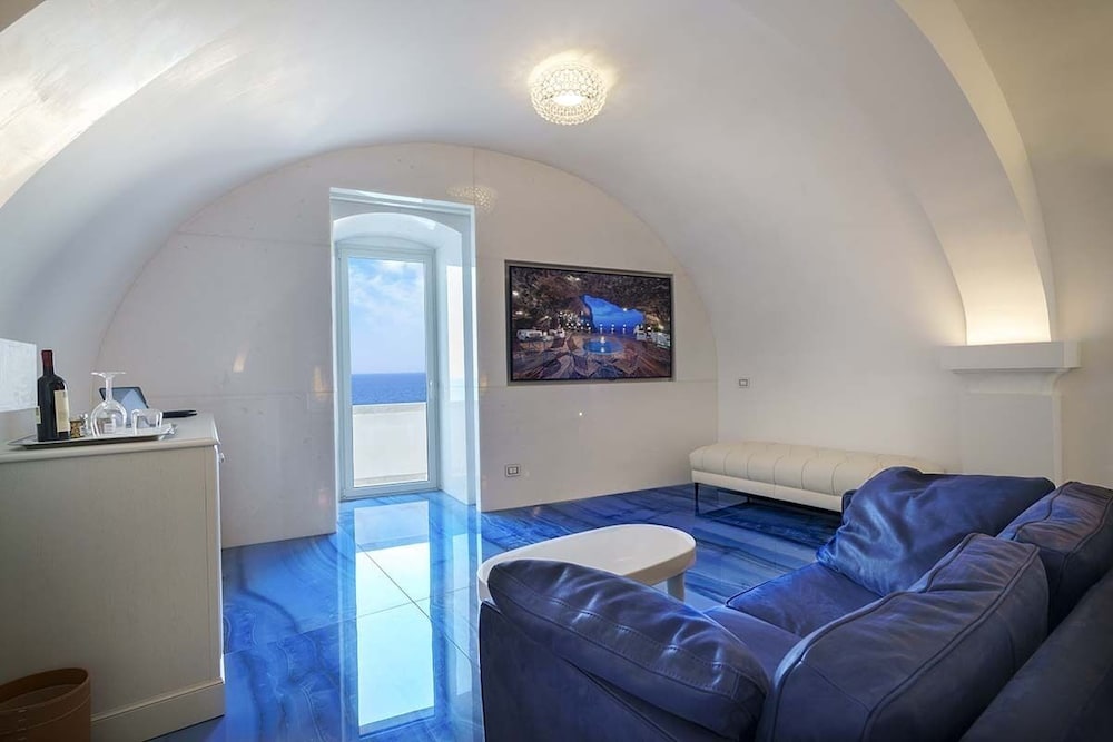 Luxury Studio Suite photo 3