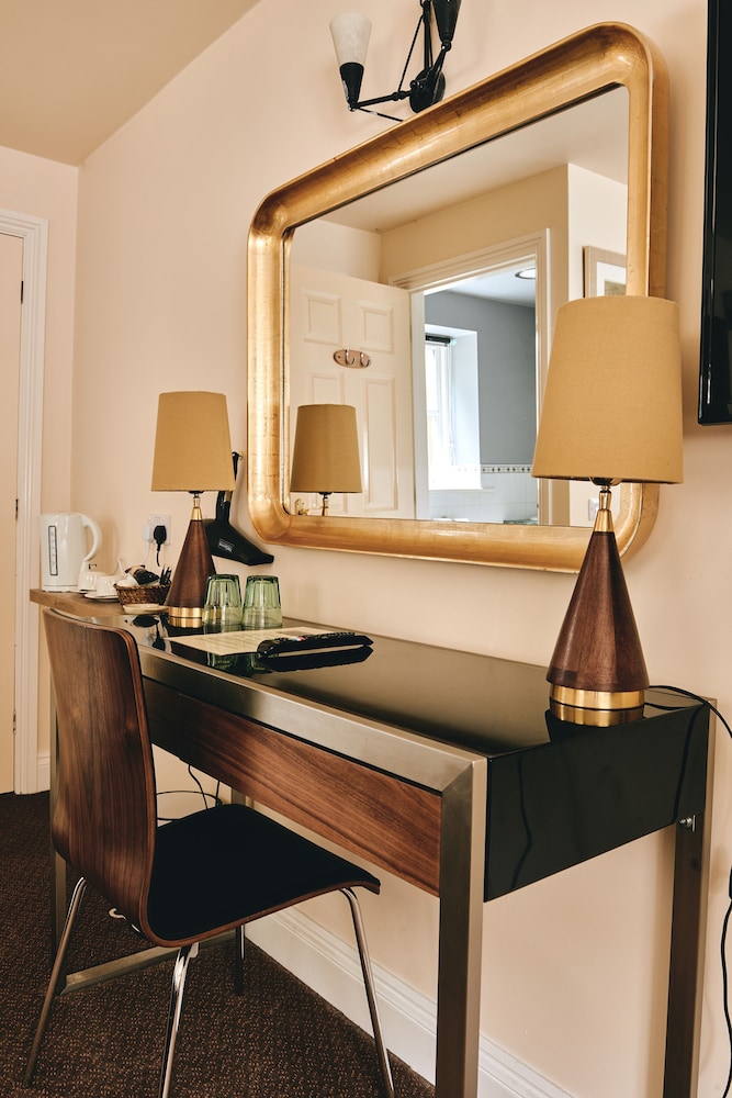 Suite, Ensuite photo 2