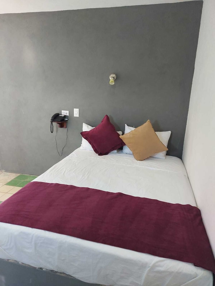 Standard Room, 1 Queen Bed
