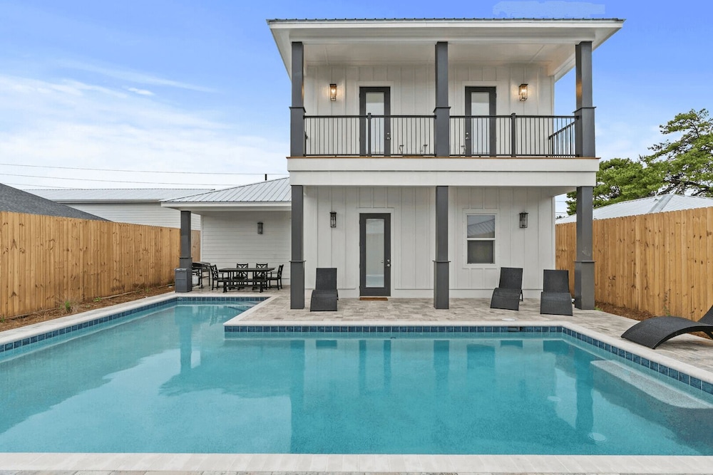 House (4 Bedrooms)