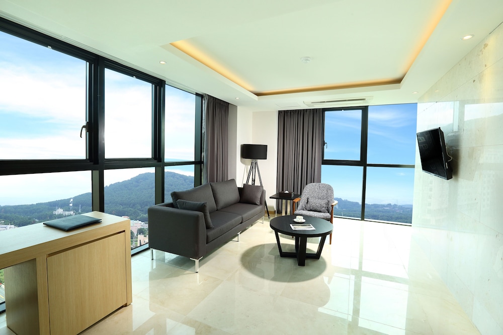 Suite (The One) photo 3