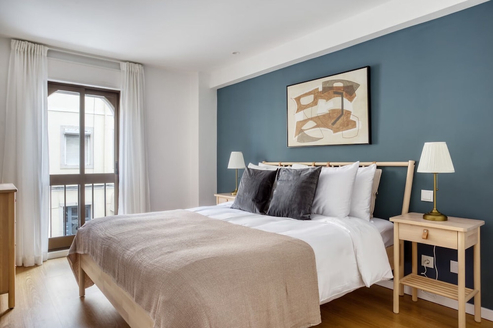 Business Condo, City View