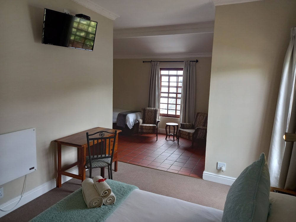 Triple Room (With Shower) photo 3
