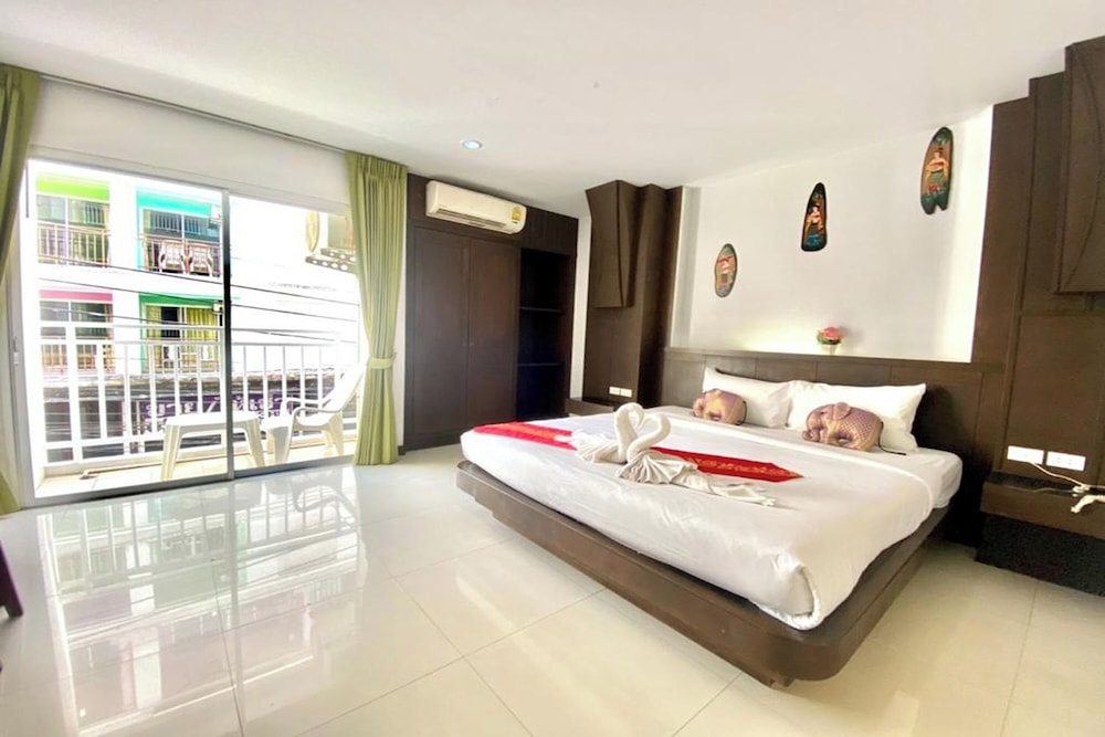 Deluxe Room, 1 Queen Bed