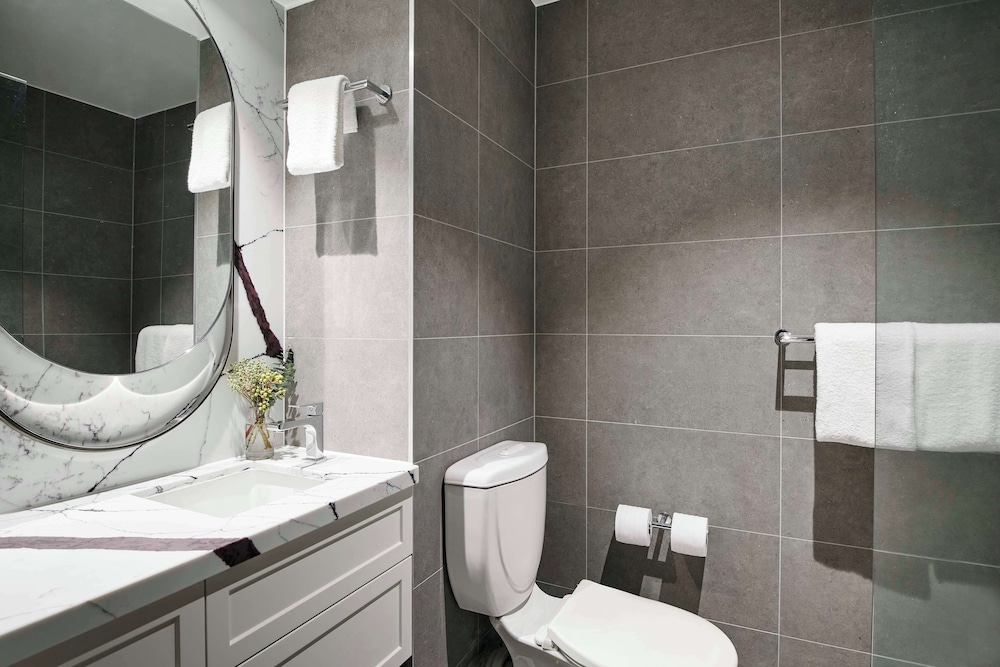 Premier Twin Room (Perkins, Weekly Housekeeping) - Photo 5