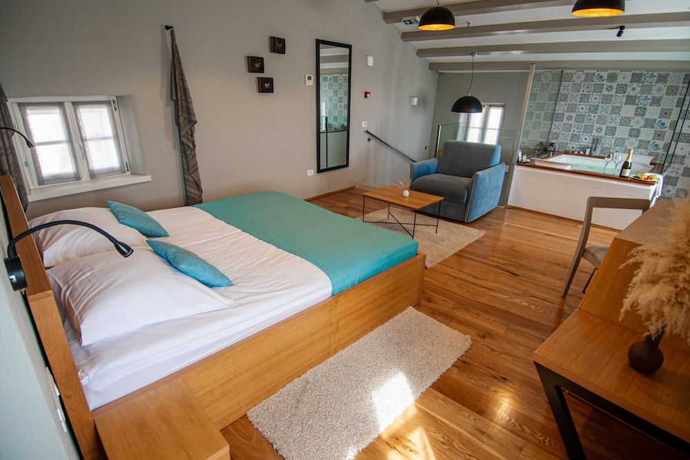 Romantic Suite photo 3