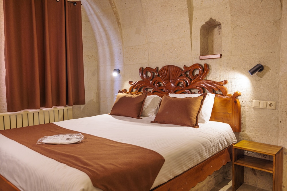 Queen Cave Room photo 2