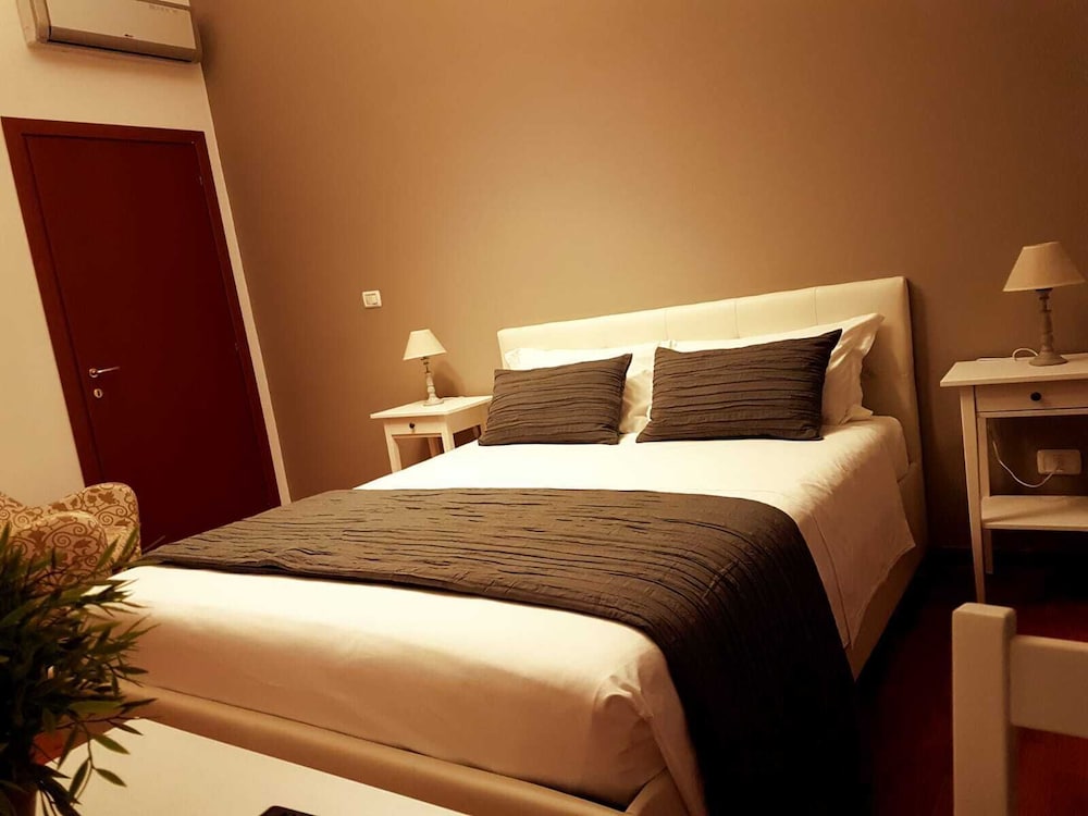 Deluxe Double Room, Balcony - Photo 1