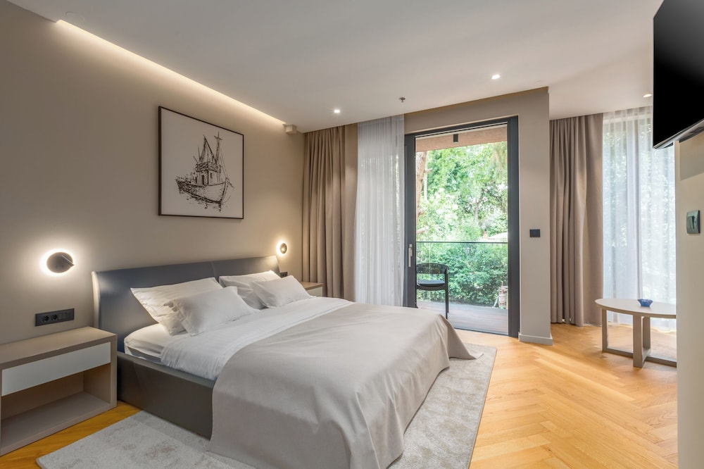 Double Room, Balcony, Garden View