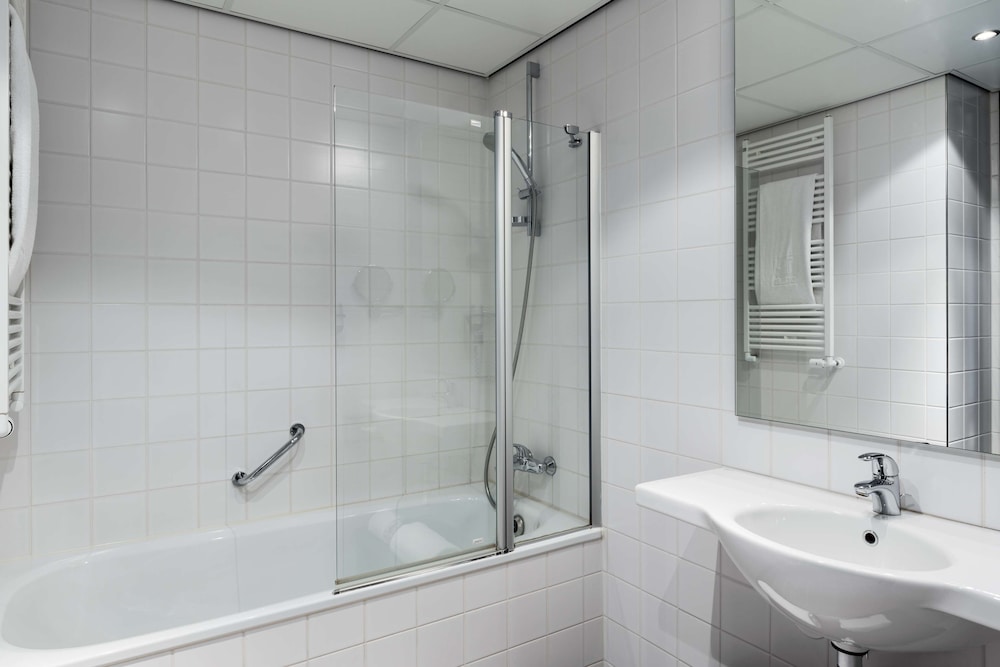 Superior Room (Extra Bed 2 Adults + 1 Child) - Photo 4