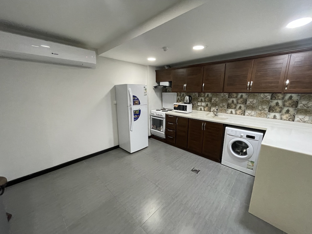 Deluxe One Bedroom Apartment - Photo 5