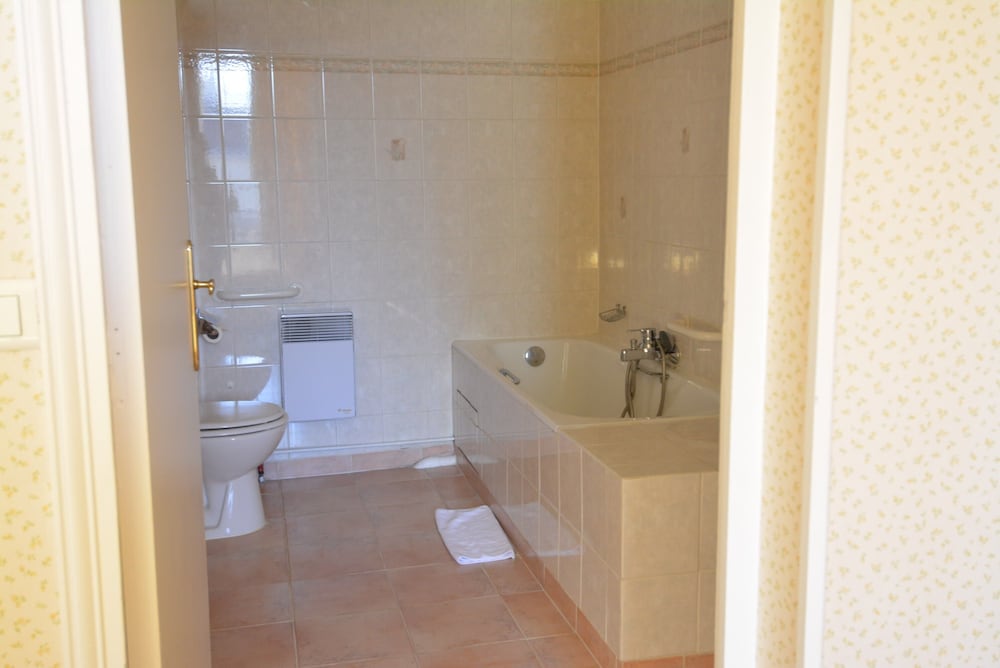 Double room with Private Bathtub and WC photo 2