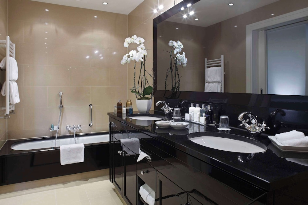 Superior Suite, City View (Tower)