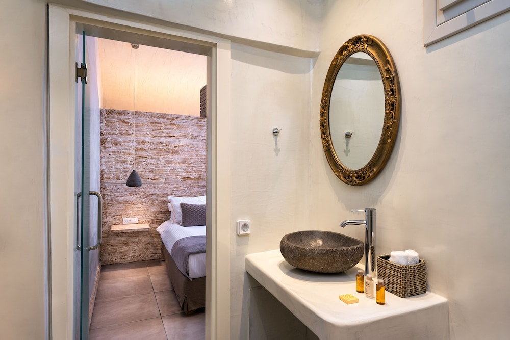 Deluxe Suite - Photo 25