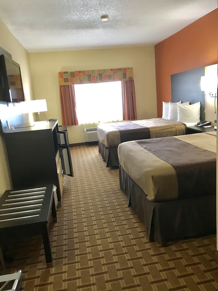 Standard Room, 2 Queen Beds, Non Smoking - Photo 2
