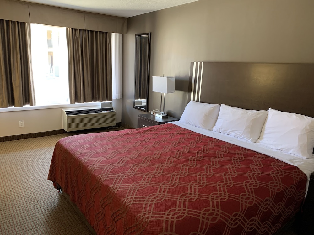 Standard Room, 1 King Bed, Non Smoking - Photo 3