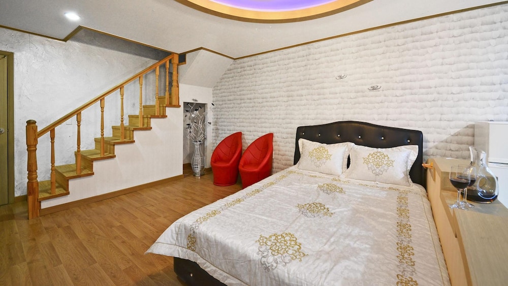 Basic Room, 1 Bedroom (Lavender 209) - Photo 8