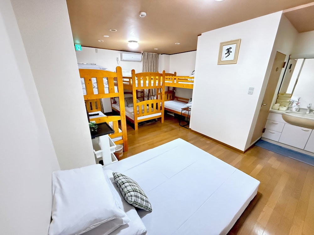 Deluxe Family Suite for 4 - 10 People