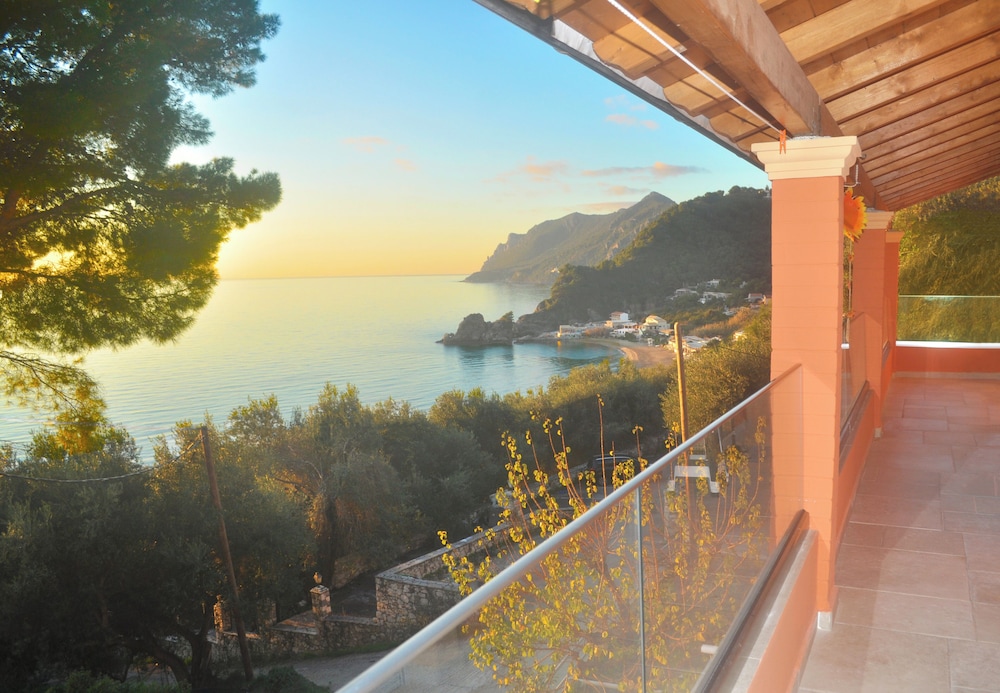 House, 2 Bedrooms, Smoking, Balcony