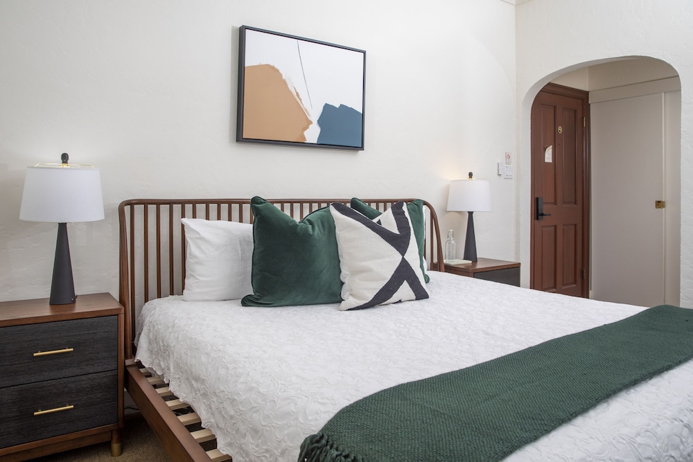 Suite, Ensuite thumbnail 5