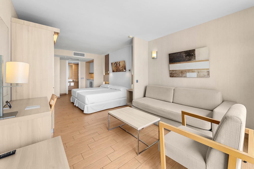 Family Room, Connecting Rooms, Pool View (Terrace, 5 Adults + 1 Child)