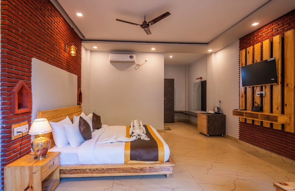 Luxury Room, Pool View photo 1