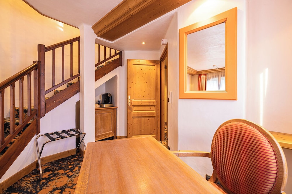 Superior Suite - Photo 2