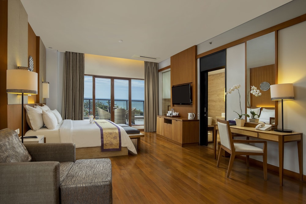 Executive Suite - Photo 7